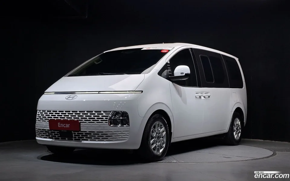 Hyundai Staria 5 2024 — фото 1, купить с доставкой в Москву