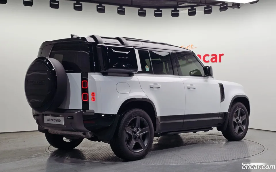 Land Rover Defender 110 P300 X- SE 2025 — миниатюра 2