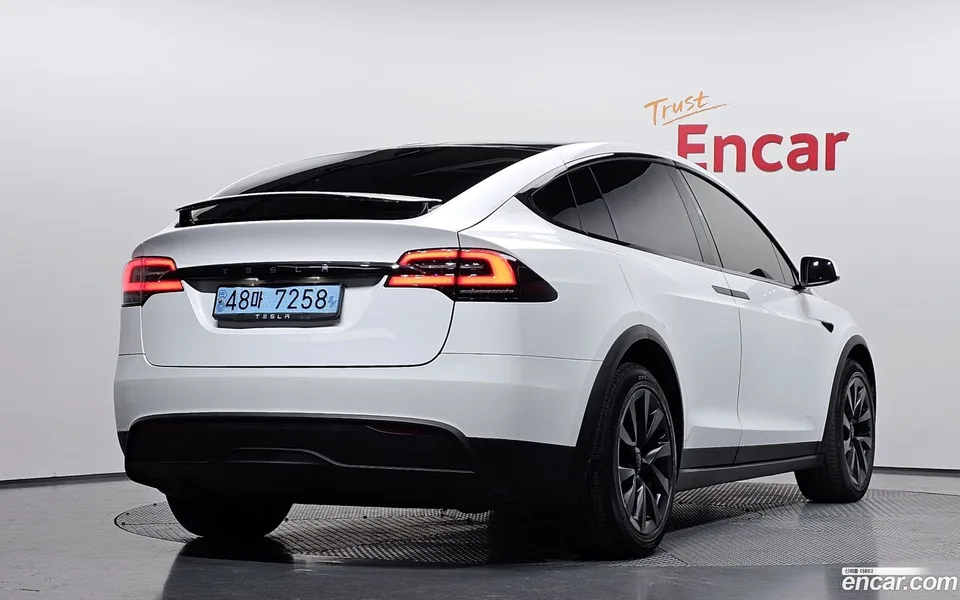 Tesla Model X AWD 2023 — миниатюра 2