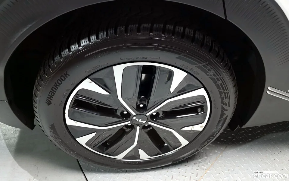 Kia EV6 2023 — миниатюра 5