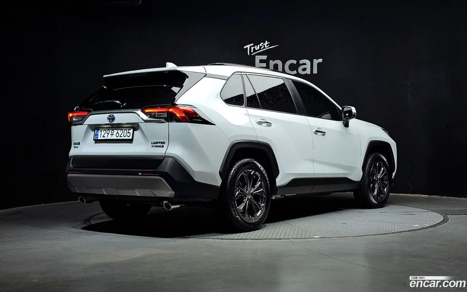 Toyota RAV4 2.5 4WD LTD 2023 — миниатюра 2