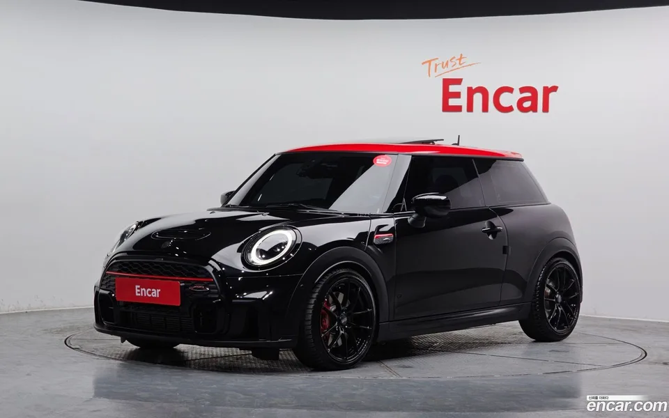 MINI Cooper S JCW 2023 — фото 1, купить с доставкой в Москву