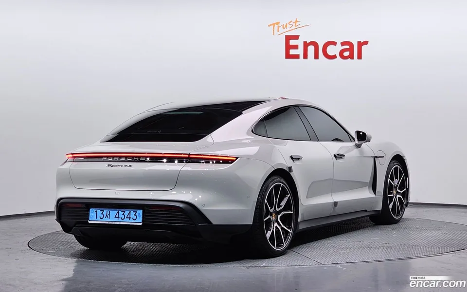 Porsche Taycan 4S 2025 — миниатюра 2