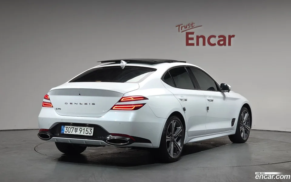 Genesis G70 2.5T 2WD 2023 — миниатюра 2