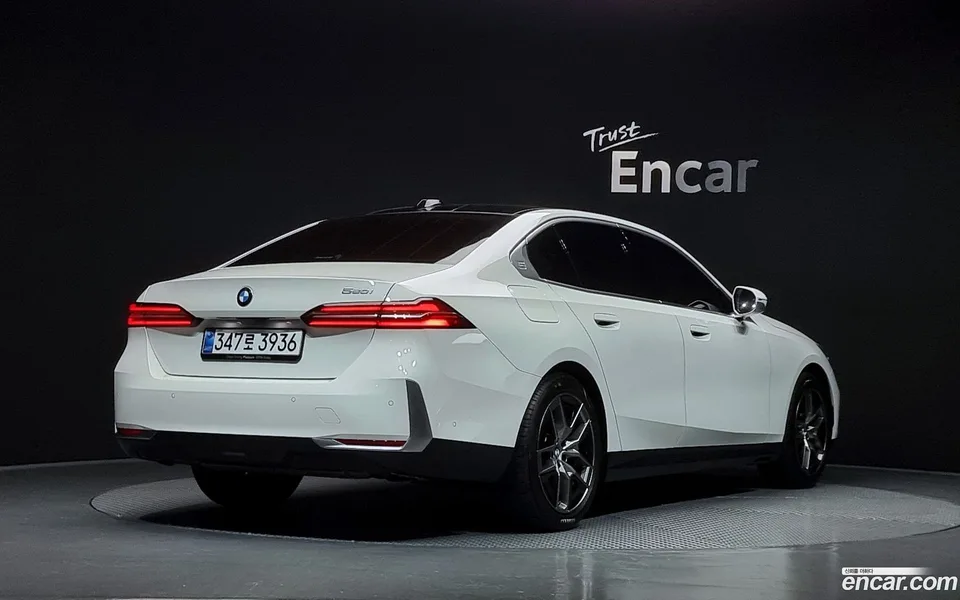 BMW 5 Series 520i 2025 — миниатюра 2