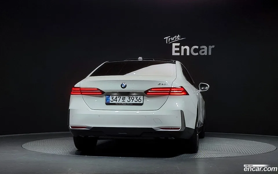 BMW 5 Series 520i 2025 — миниатюра 4