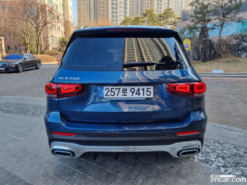 Mercedes-Benz GLB-Class GLB250 4MATIC 2023 — миниатюра 4