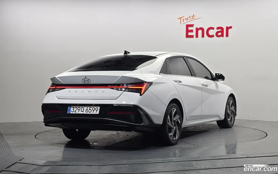 Hyundai Avante CN7 Hybrid 2023 — миниатюра 2