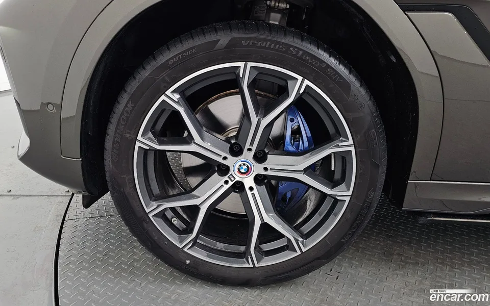 BMW X6 xDrive40i M 2023 — миниатюра 5