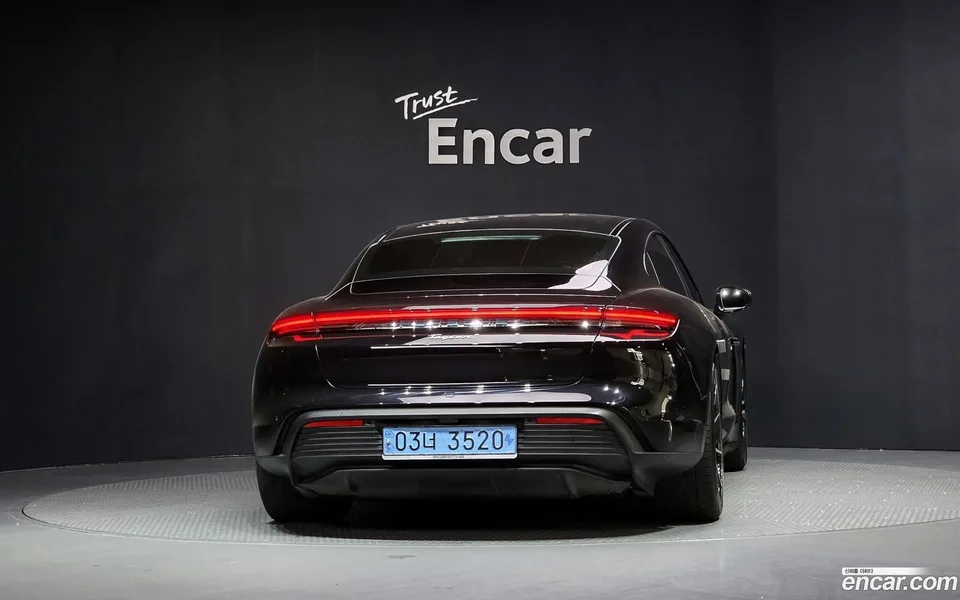 Porsche Taycan 2024 — миниатюра 4