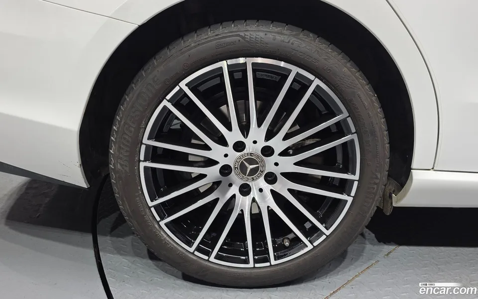 Mercedes-Benz C-Class C200 2022 — миниатюра 5