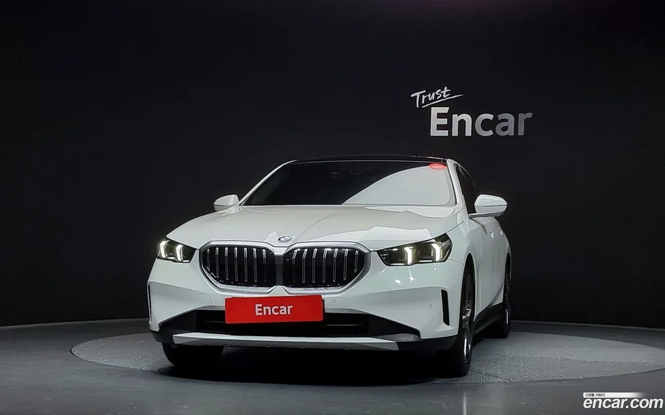 BMW 5 Series 520i 2025 — миниатюра 3