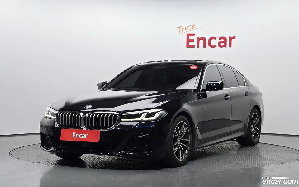 BMW 5 Series 520i M 2023 — фото 1, купить с доставкой в Москву