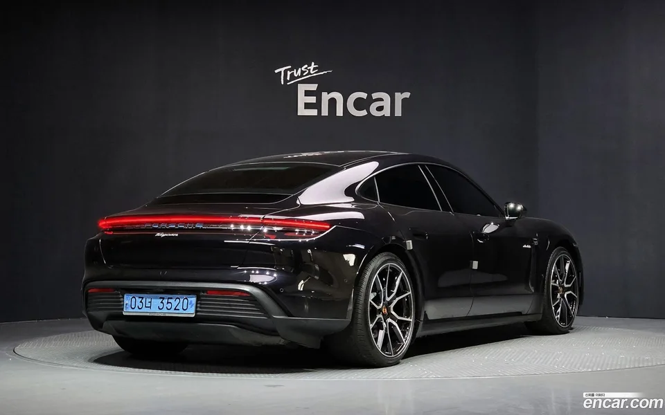 Porsche Taycan 2024 — миниатюра 2