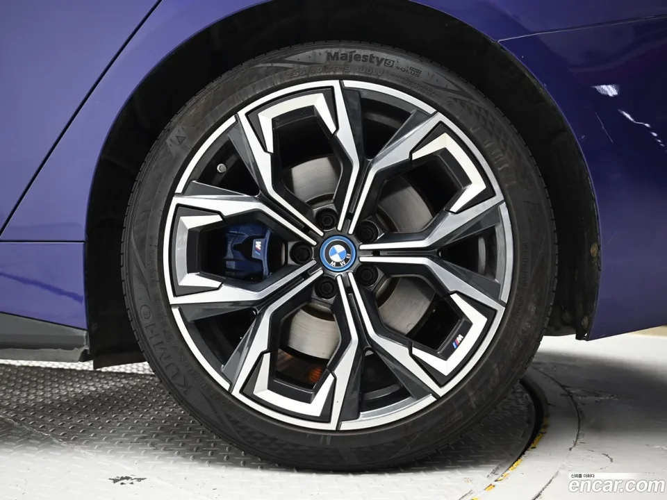BMW i4 eDrive40 M 2023 — миниатюра 5