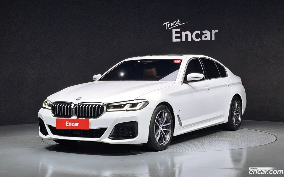 BMW 5 Series 520i M 2023 — фото 1, купить с доставкой в Москву