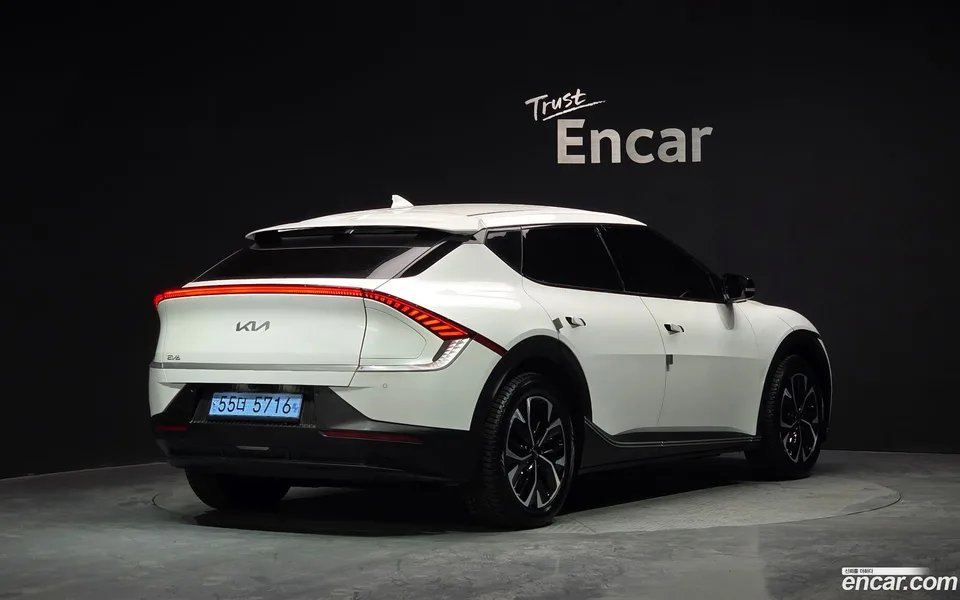 Kia EV6 2023 — миниатюра 2