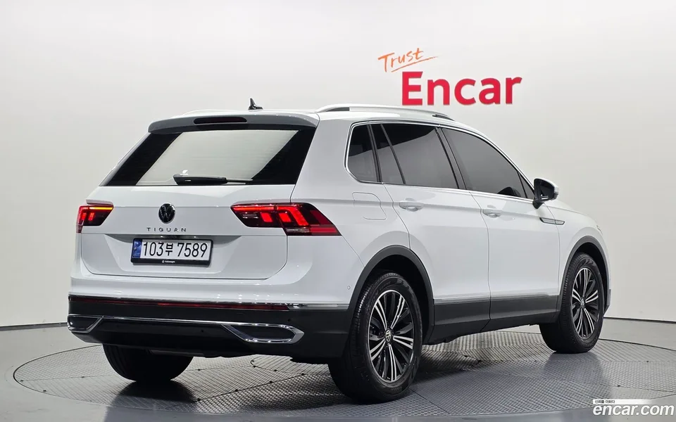 Volkswagen Tiguan 2.0 TDI 2023 — миниатюра 2