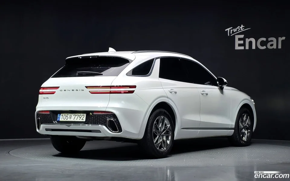 Genesis GV70 2.5T 2WD 2023 — миниатюра 2