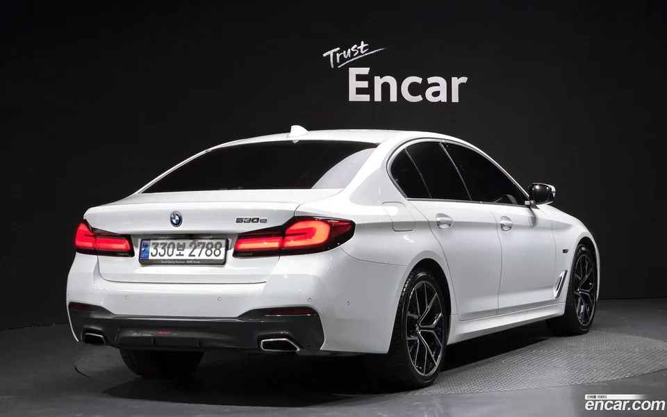 BMW 5 Series 530e M 2022 — миниатюра 2