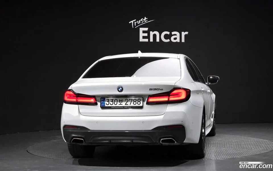 BMW 5 Series 530e M 2022 — миниатюра 4