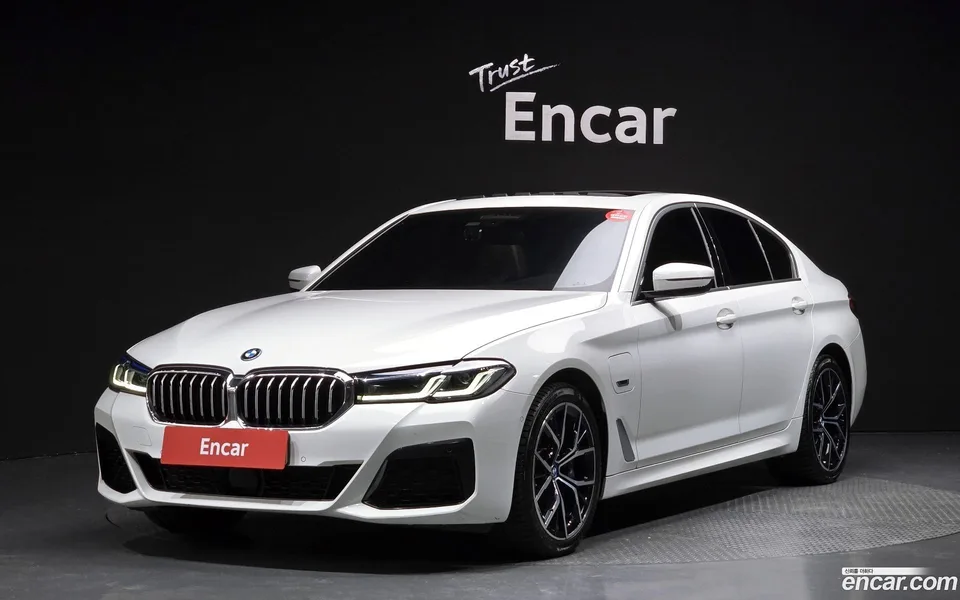 BMW 5 Series 530e M 2022 — фото 1, купить с доставкой в Москву