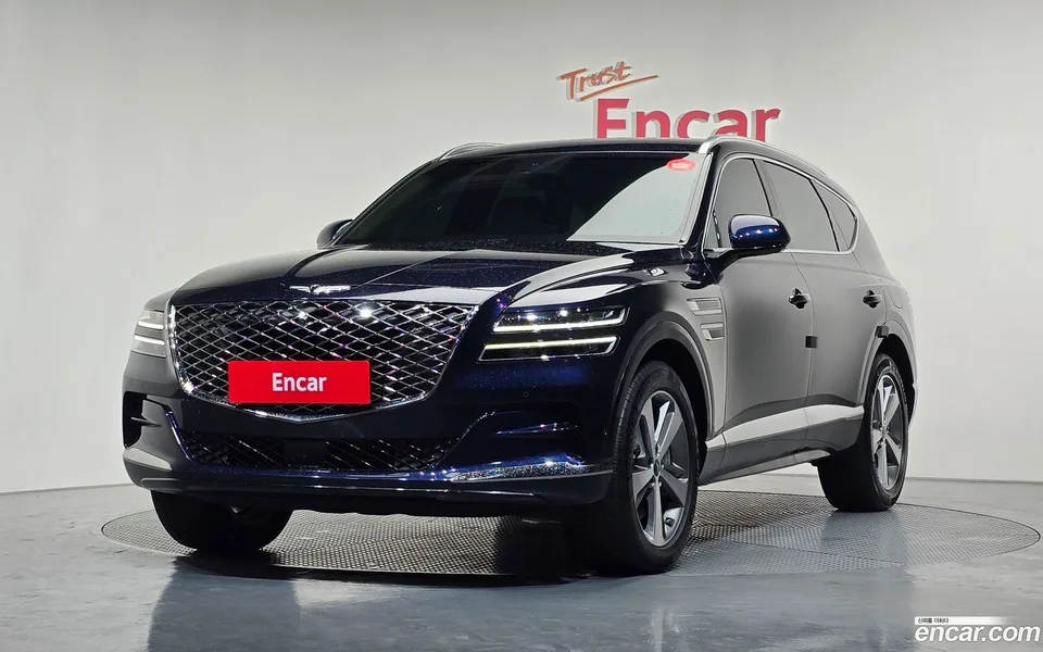 Genesis GV80 2.5T 2WD 2023 — фото 1, купить с доставкой в Москву