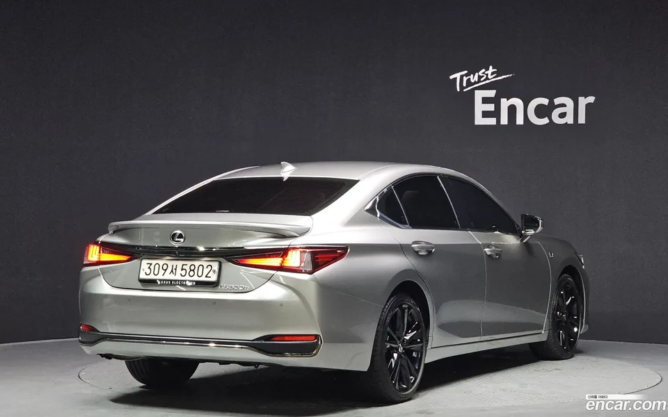Lexus ES 300h F-Sport 2024 — миниатюра 2