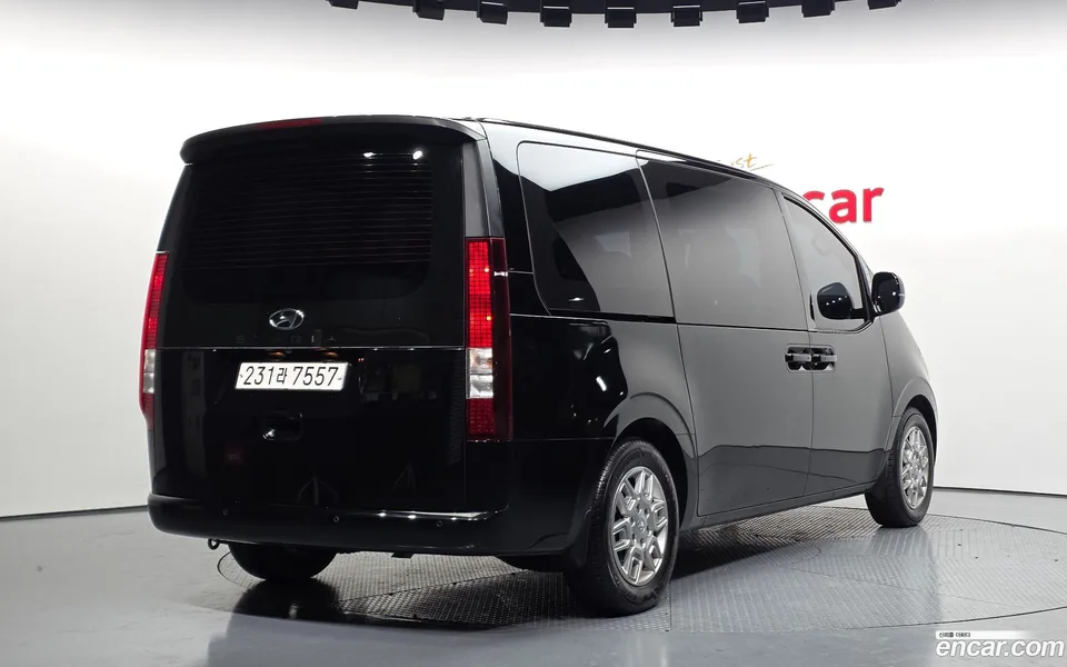 Hyundai Staria 9 2022 — миниатюра 2