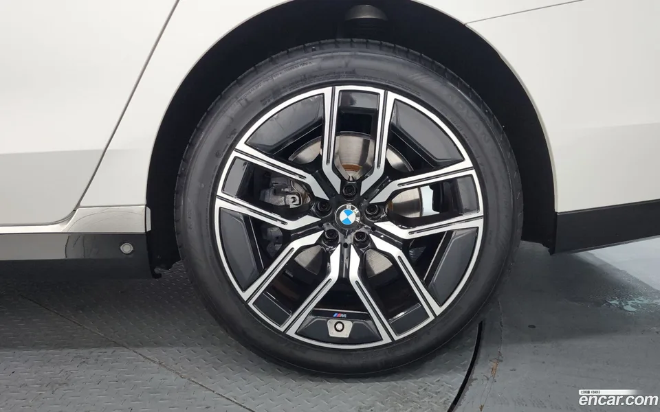 BMW 7 Series 740i xDrive M 2024 — миниатюра 5