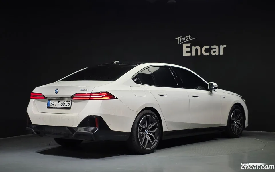 BMW 5 Series 520i M 2025 — миниатюра 2