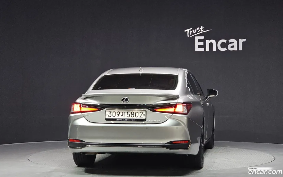 Lexus ES 300h F-Sport 2024 — миниатюра 4
