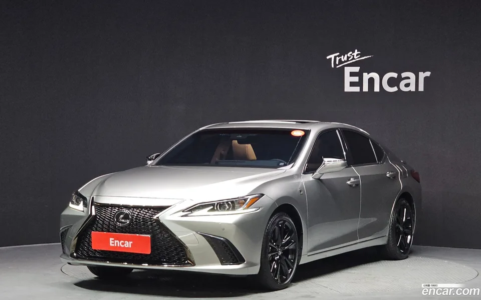 Lexus ES 300h F-Sport 2024 — фото 1, купить с доставкой в Москву
