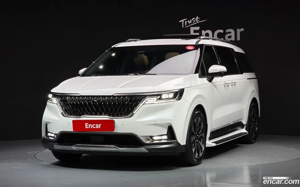 Kia Carnival 7 2023 — фото 1, купить с доставкой в Москву