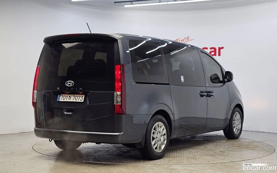 Hyundai Staria 11 2023 — миниатюра 2