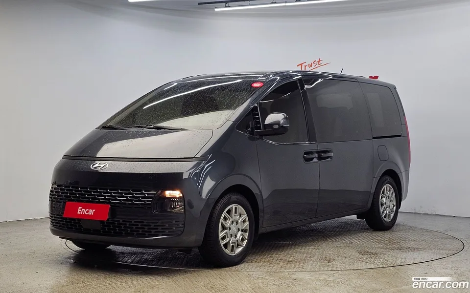Hyundai Staria 11 2023 — фото 1, купить с доставкой в Москву