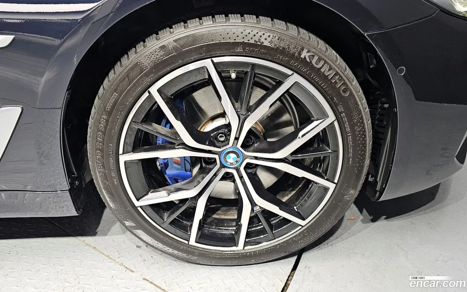 BMW 5 Series 530e M 2023 — миниатюра 5