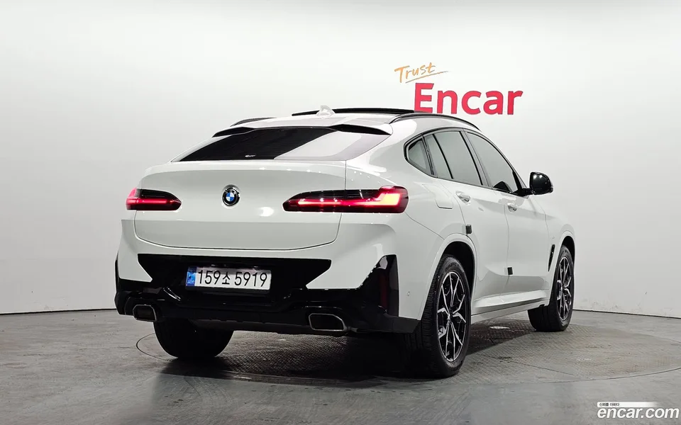 BMW X4 xDrive20i M 2022 — миниатюра 2