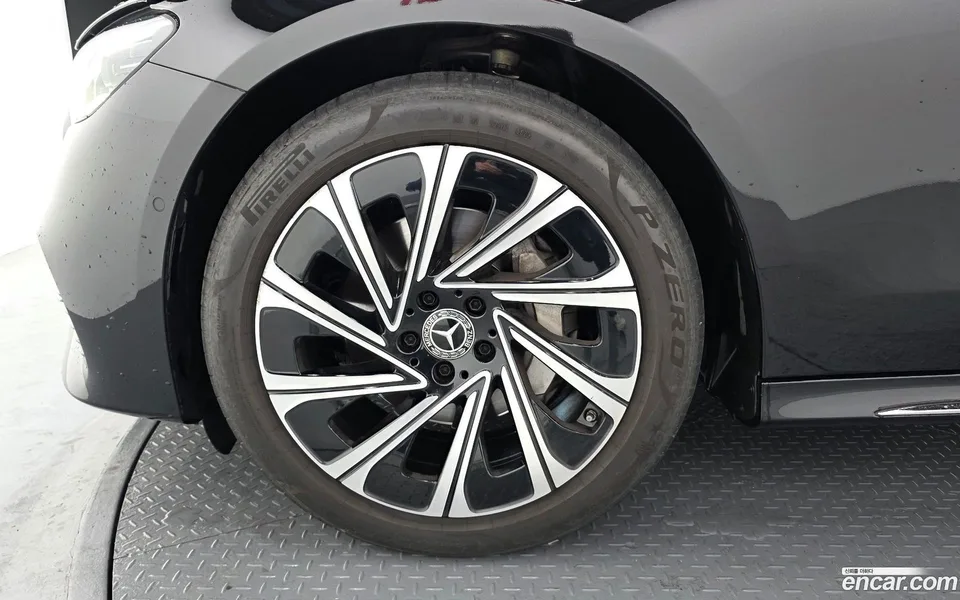 Mercedes-Benz E-Class E300 4MATIC 2024 — миниатюра 5