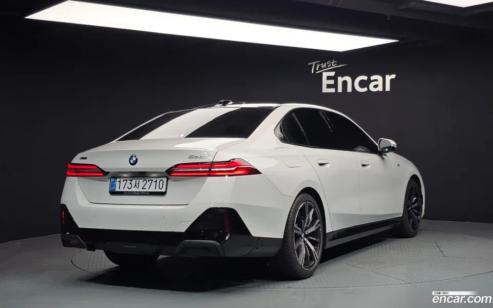 BMW 5 Series 530i xDrive M 2025 — миниатюра 2