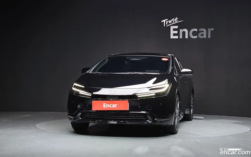Toyota Prius 2.0 XLE 2024 — миниатюра 3