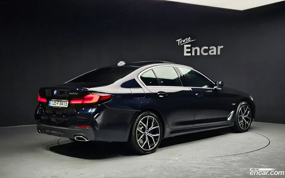 BMW 5 Series 530e M 2023 — миниатюра 2