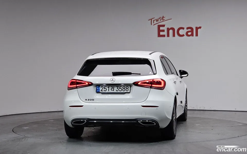 Mercedes-Benz A-Class A220 2022 — миниатюра 4