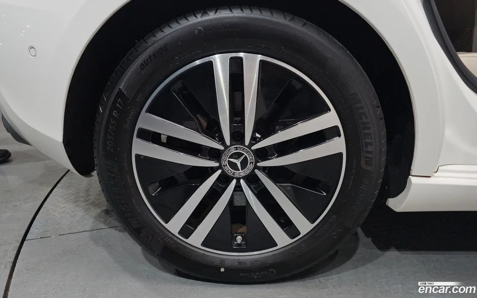 Mercedes-Benz A-Class A220 2022 — миниатюра 5