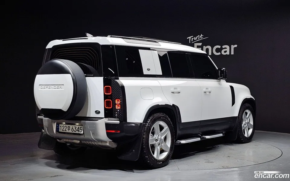 Land Rover Defender 110 D250 SE 2023 — миниатюра 2