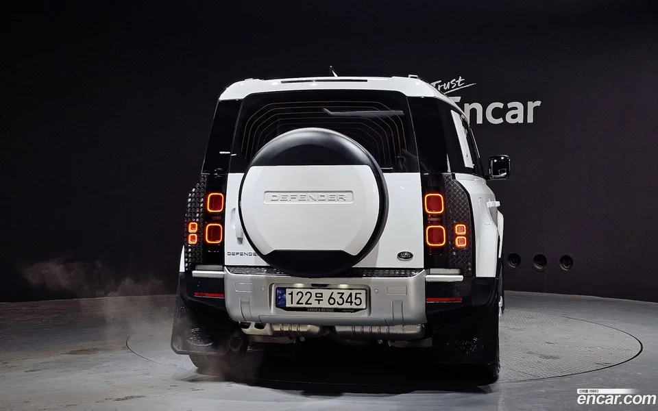 Land Rover Defender 110 D250 SE 2023 — миниатюра 4