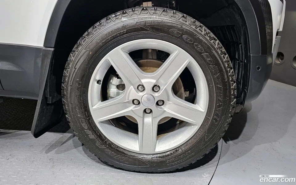 Land Rover Defender 110 D250 SE 2023 — миниатюра 5