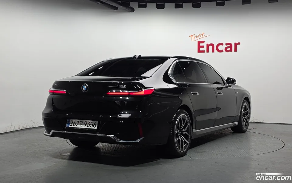 BMW 7 Series 740d xDrive M 2024 — миниатюра 2