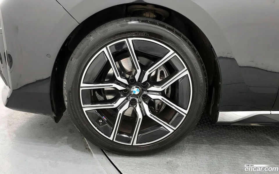 BMW 7 Series 740d xDrive M 2024 — миниатюра 5