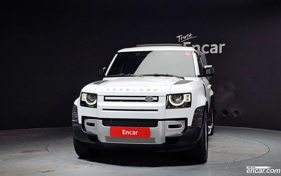 Land Rover Defender 110 D250 SE 2023 — миниатюра 3